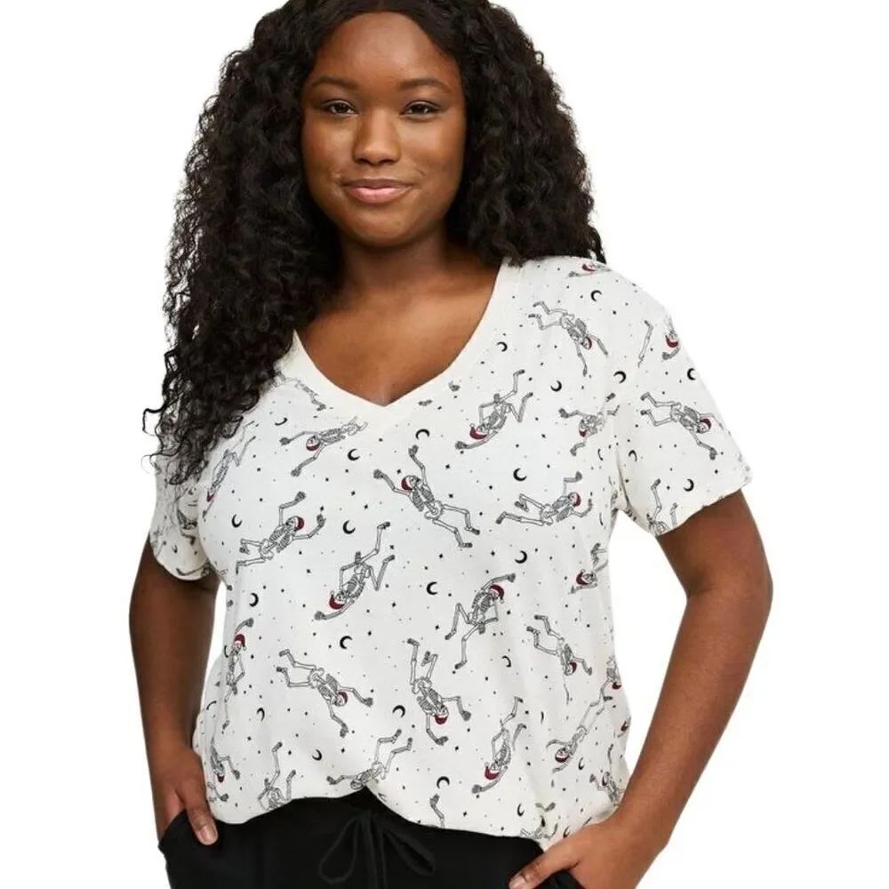 Torrid women’s plus size relaxed, fit short sleeve, V-neck skeleton T-shirt, siz